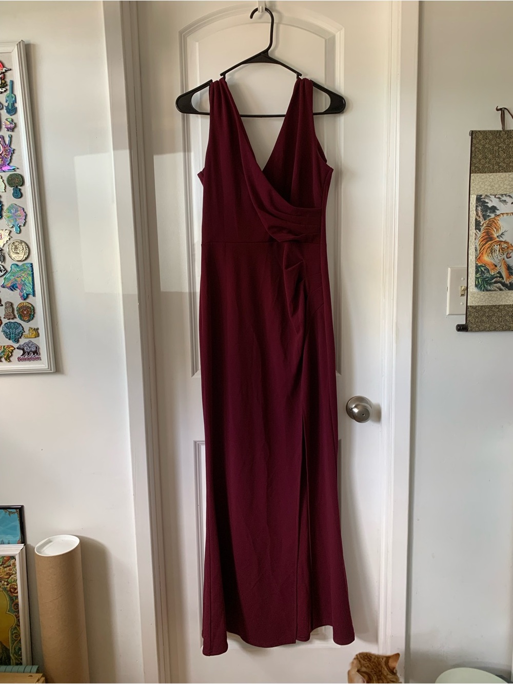 Elegant Women's Burgundy V-Neck Gown